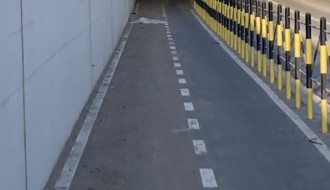 Pesak na biciklističkoj stazi ispod podvožnjaka u Bajnatskoj