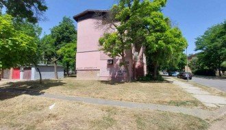 Visoka trava na Teslinom naselju