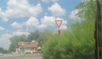 Zaklonjen semafor na raskrsnici ulica Đorđa Natoševića i Segedinskog puta