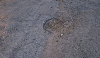 Oštećenje kolovoza u ulici Laze Mamužića