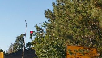 Ne vidi se desni semafor na raskrsnici Horgoškog i Kanjiškog puta
