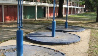 Muški štrand bez tuševa i slavina sa vodom za piće