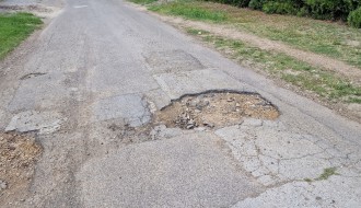 Velike rupe na putu u Vrnjačkoj ulici