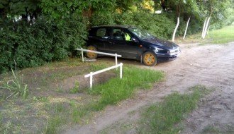 Problem sa bahatim parkiranjem na ulazu u park u Ljutovu