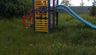 Zapušteno igralište u Malom Bajmoku