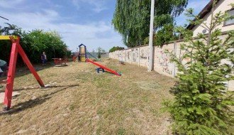 Zapušteno igralište u Malom Bajmoku
