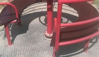 Zapušteno igralište u Malom Bajmoku