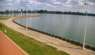 Zemlja ili pesak uz obalu Palićkog jezera