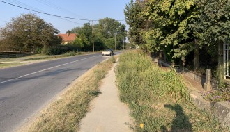 Novoizgrađeni trotoar-staza bez košenja korova (Palićki put)