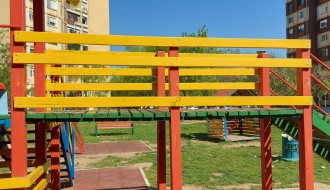 Igralište iza belih zgrada na Prozivci