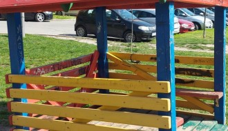 Igralište iza belih zgrada na Prozivci