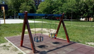 Igralište iza belih zgrada na Prozivci