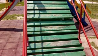 Igralište iza belih zgrada na Prozivci