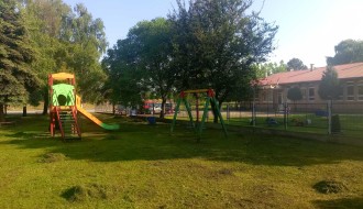 Visoka trava u parku na Bikovu