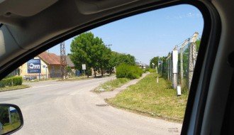 Nepregledna raskrsnica Magnetna polja i Đorđa Natoševića zbog živice