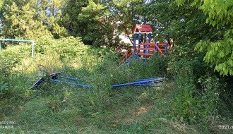 Zapušteno dečje igralište u Gatu