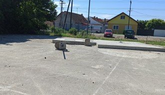 Zapušteno dečje igralište u Gatu