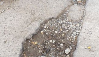 Rupa na raskrsnici ulica Mačvanska i Lajoša Husveta