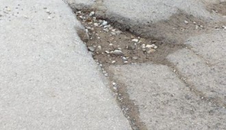 Rupa na raskrsnici ulica Mačvanska i Lajoša Husveta