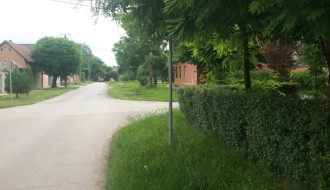 Znak stop - ne vidi se (ugao Stevana Mokranjca i Augusta Cesarca)