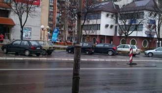 Stub bez svrhe (kod Sarićevog spomenika)