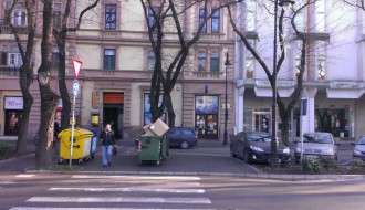 Kontejneri kod robne kuće "Simpo"