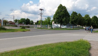 Opasan prelaz preko ulice Franje Kluza u Malom Bajmoku (nedostaje pešački prelaz)