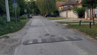 Oštećenja i rupe na putu u delu Banijske ulice