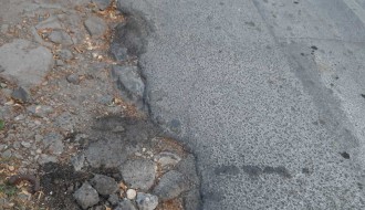 Oštećenja i rupe na putu u delu Banijske ulice