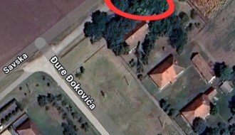 Visi žica sa bandere u Savskoj ulici na Bikovu