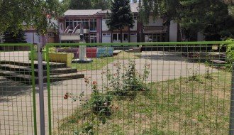Zaključavanje školskog dvorišta u OŠ "Bosa Miličević" u Novom Žedniku