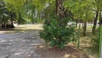 Zaključavanje školskog dvorišta u OŠ "Bosa Miličević" u Novom Žedniku