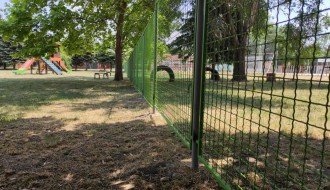 Zaključavanje školskog dvorišta u OŠ "Bosa Miličević" u Novom Žedniku