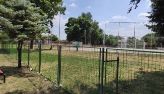 Zaključavanje školskog dvorišta u OŠ "Bosa Miličević" u Novom Žedniku