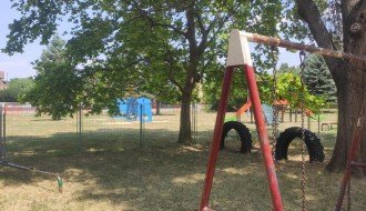 Zaključavanje školskog dvorišta u OŠ "Bosa Miličević" u Novom Žedniku