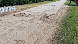 Udarne rupe, uništen put u Vrnjačkoj ulici na Paliću