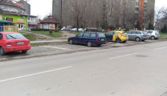 Prodaja jelki na parkingu na Prozivci