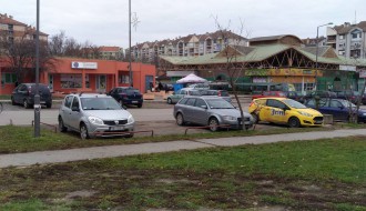 Prodaja jelki na parkingu na Prozivci
