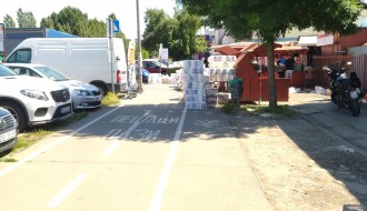 Neprohodna pešačka staza ispred buvljaka