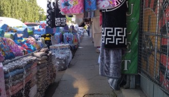 Neprohodna pešačka staza ispred buvljaka