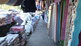 Neprohodna pešačka staza ispred buvljaka