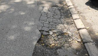 Udarne rupe u ulici Nikole Kujundžića