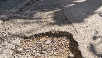 Udarne rupe u ulici Nikole Kujundžića