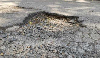 Udarne rupe u ulici Nikole Kujundžića