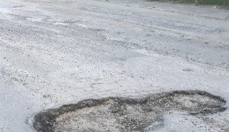 Velika udarna rupa na putu u Celjskoj ulici