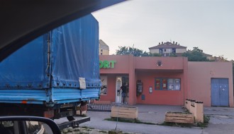 Kamioni kod pijace na Prozivci zauzimaju 10 parking mesta