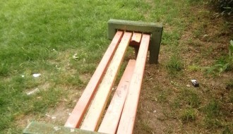 Uništen inventar na dečjem igralištu u Keru