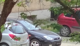 Neregistrovana i napuštena vozila na parkingu iza ulice Ištvana Kizura 11-13