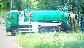 Neracionalno trošenje vode - Punjenje bazena pijaćom vodom, dok u naselju česme suve