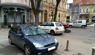 Bahato parkiranje po (centru) grada